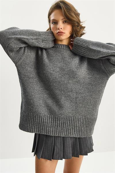 Kadın Yumuşacık Bisiklet Yaka Oversize Triko Kazak 60282032 - Antrasit