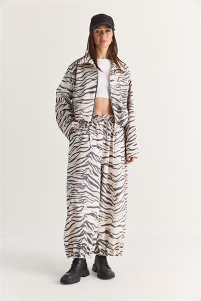 Kadın Zebra Desenli Astarlı Fermuarlı Oversize Ceket Şalvar Kesim Pantolon Takım 4231 60286762 - Ekru-Siyah