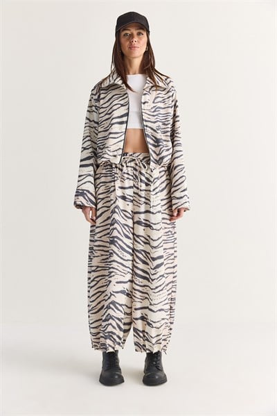 Kadın Zebra Desenli Astarlı Fermuarlı Oversize Ceket Şalvar Kesim Pantolon Takım 4231 60286762 - Ekru-Siyah