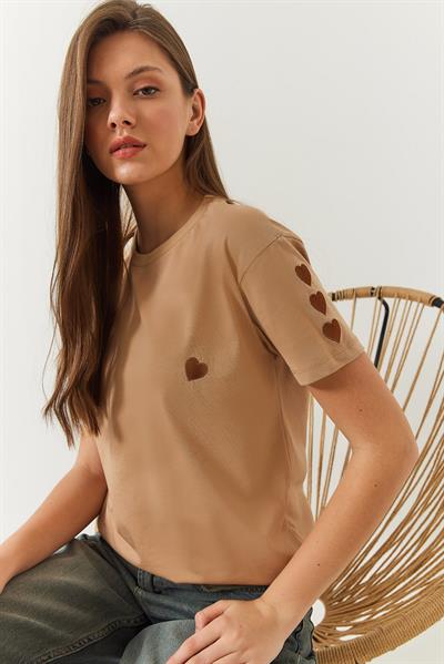 Kadın Kalp Nakışlı Tshirt 60602008 - Vizon