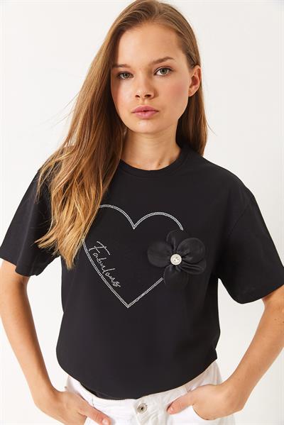 Kadın Kalpli Taş Baskılı Çiçek Aksesuarlu Bisiklet Yaka Pamuklu T-Shirt 60283098 - Siyah