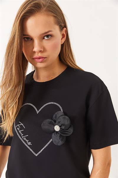 Kadın Kalpli Taş Baskılı Çiçek Aksesuarlu Bisiklet Yaka Pamuklu T-Shirt 60283098 - Siyah