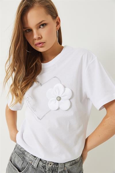 Kadın Kalpli Taş Baskılı Çiçek Aksesuarlu Bisiklet Yaka Pamuklu T-Shirt 60283098 - Beyaz