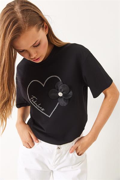 Kadın Kalpli Taş Baskılı Çiçek Aksesuarlu Bisiklet Yaka Pamuklu T-Shirt 60283098 - Siyah