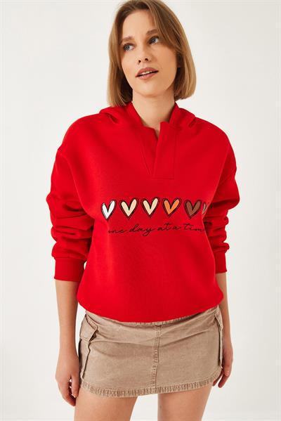 Kadın Kapişonlu Üç İplik Şardonlu Renkli Kalp Baskılı Sweatshirt 60601040 - Kırmızı