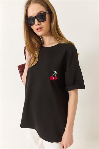 Kadın Kiraz Nakış İşlemeli Bisiklet Yaka Kısa Kollu Oversize T-Shirt 4011 60283152 - Siyah