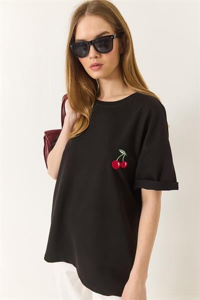 Kadın Kiraz Nakış İşlemeli Bisiklet Yaka Kısa Kollu Oversize T-Shirt 4011 60283152 - Siyah