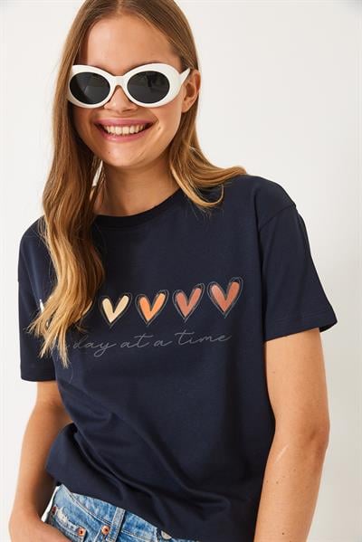 Kadın Kısa Kollu Renkli Kalp Baskılı Basic T-Shirt 60602017 - Lacivert