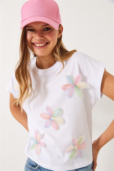 Kadın Kısa Kollu Renkli Tül Çiçek Aksesuarlı T-Shirt 60602015 - Beyaz