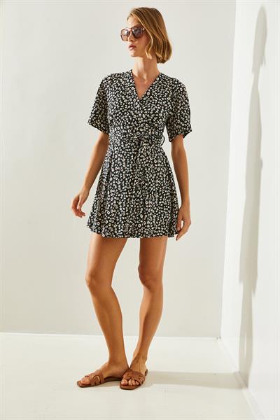 Kadın Kruvaze Yaka Bağlamalı Şortlu Elbise 60171009 - Siyah-Beyaz