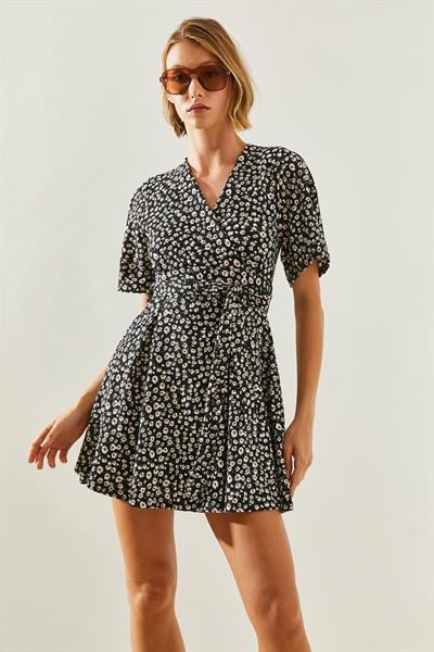 Kadın Kruvaze Yaka Bağlamalı Şortlu Elbise 60171009 - Siyah-Beyaz