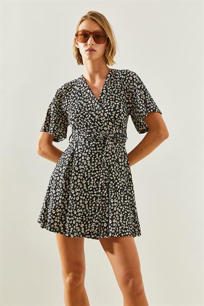 Kadın Kruvaze Yaka Bağlamalı Şortlu Elbise 60171009 - Siyah-Beyaz