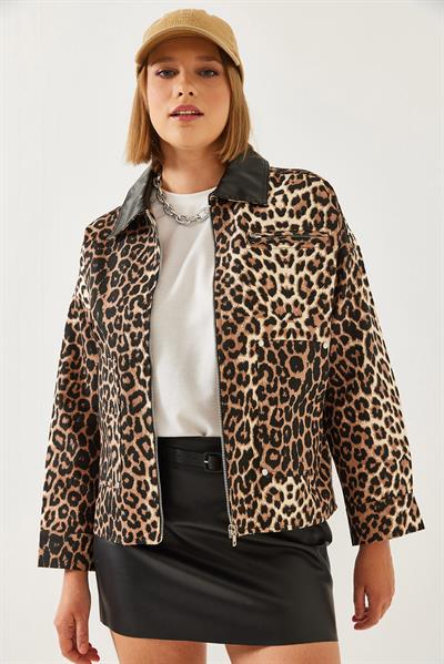 Kadın Leopar Desenli Yakası Deri Detaylı Mont 60351236 - Siyah-Camel
