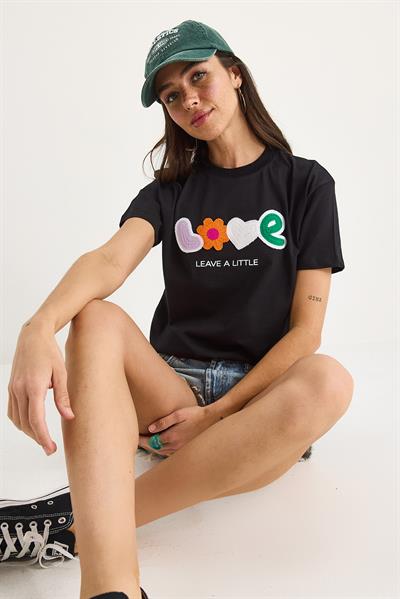 Kadın Love Aksesuarlı Normal Kalıp Pamuklu T-Shirt 60602070 - Siyah