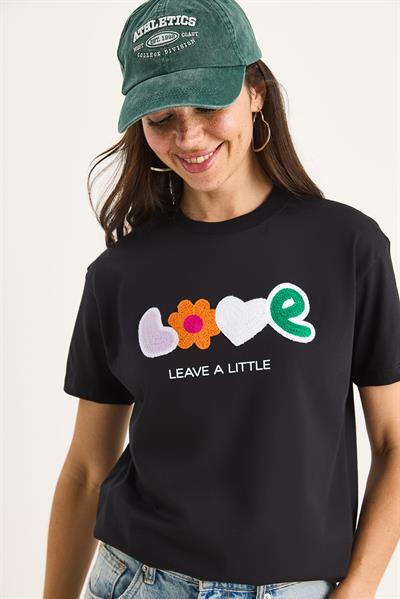 Kadın Love Aksesuarlı Normal Kalıp Pamuklu T-Shirt 60602070 - Siyah