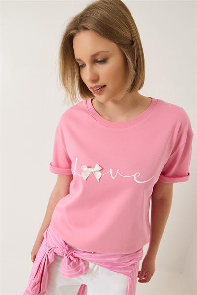 Kadın Love Baskılı Kurdele Detaylı Normal Kalıp Pamuklu T-Shirt 60283208 - Pembe