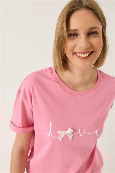 Kadın Love Baskılı Kurdele Detaylı Normal Kalıp Pamuklu T-Shirt 60283208 - Pembe