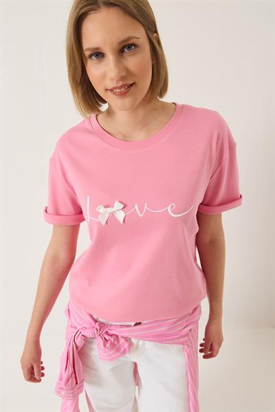 Kadın Love Baskılı Kurdele Detaylı Normal Kalıp Pamuklu T-Shirt 60283208 - Pembe