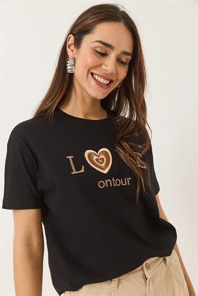 Kadın Love Nakışlı Kalp Detaylı Bisiklet Yaka Kısa Kollu T-Shirt 60602025 - Siyah
