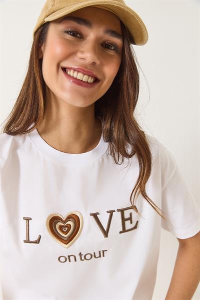 Kadın Love Nakışlı Kalp Detaylı Bisiklet Yaka Kısa Kollu T-Shirt 60602025 - Beyaz