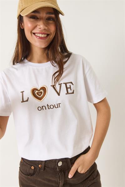 Kadın Love Nakışlı Kalp Detaylı Bisiklet Yaka Kısa Kollu T-Shirt 60602025 - Beyaz