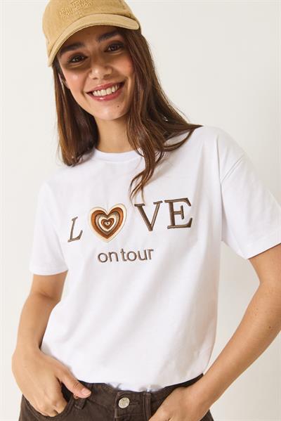 Kadın Love Nakışlı Kalp Detaylı Bisiklet Yaka Kısa Kollu T-Shirt 60602025 - Beyaz