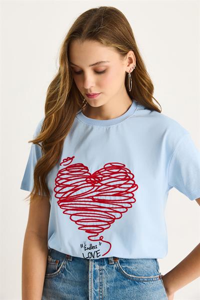 Kadın Pamuklu Kısa Kollu Bisiklet Yaka Kalp Nakışlı T-Shirt 60602028 - Bebe Mavisi