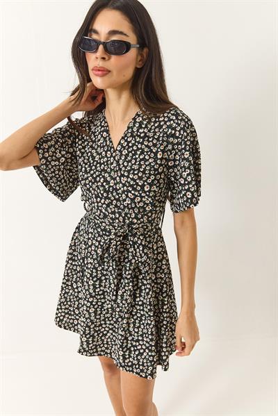 Kadın Papatya Desenli V Yaka Kuşaklı Şortlu Mini Elbise 60261569 - Siyah