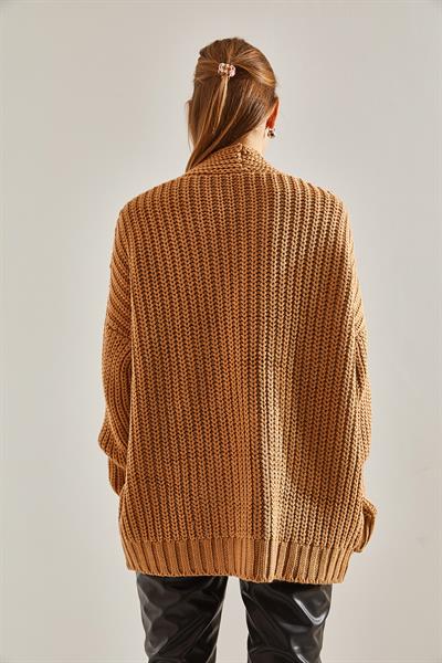 Saç Örgülü Altı Düğmeli Triko Hırka - Camel