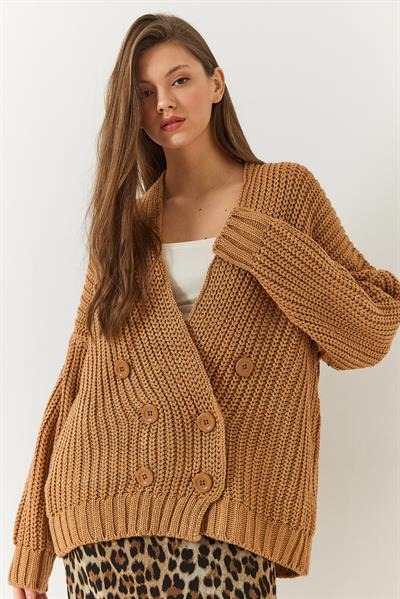 Saç Örgülü Altı Düğmeli Triko Hırka - Camel