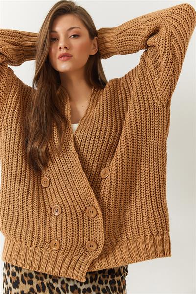 Saç Örgülü Altı Düğmeli Triko Hırka - Camel