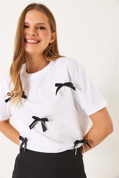 Kadın Saten Kurdela Aksesuarlı Taş Detaylı T-Shirt 60602011 - Beyaz
