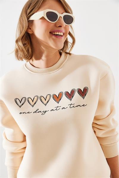 Üç İplik Şardonlu Renkli Kalp Baskılı Sweatshirt MBHS007 60601007 - Bej