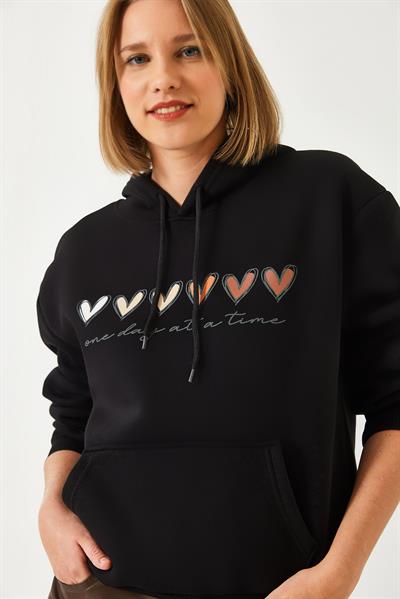 Kadın Üç İplik Şardonlu Renkli Kalp Baskılı Kapşonlu Sweatshirt MBHS025 60601025 - Siyah