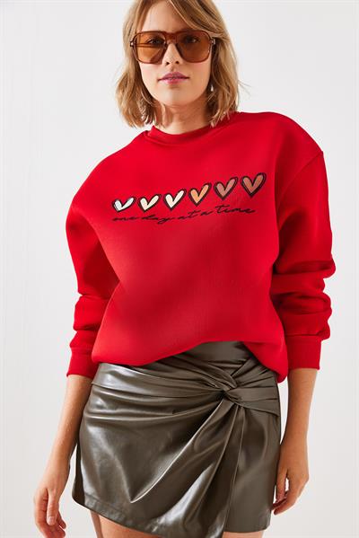 Kadın Üç İplik Şardonlu Renkli Kalp Baskılı Sweatshirt MBHS007 60601007 - Kırmızı