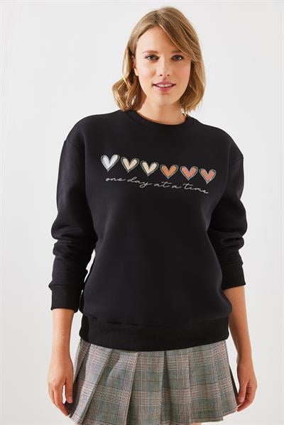 Kadın Üç İplik Şardonlu Renkli Kalp Baskılı Sweatshirt MBHS007 60601007 - Siyah