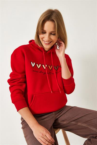 Kadın Üç İplik Şardonlu Renkli Kalp Baskılı Kapşonlu Sweatshirt MBHS025 60601025 - Kırmızı