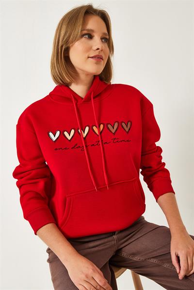 Kadın Üç İplik Şardonlu Renkli Kalp Baskılı Kapşonlu Sweatshirt MBHS025 60601025 - Kırmızı