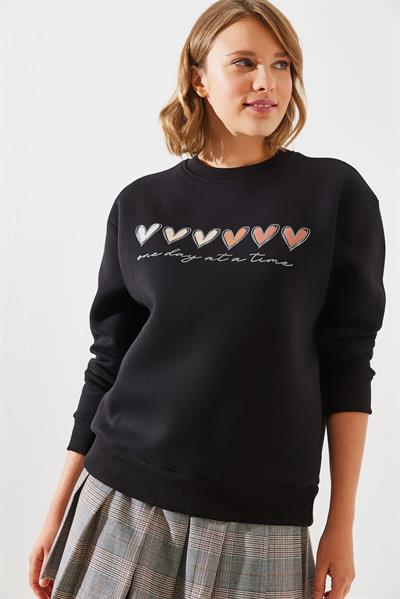 Kadın Üç İplik Şardonlu Renkli Kalp Baskılı Sweatshirt MBHS007 60601007 - Siyah