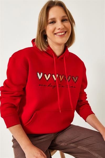 Kadın Üç İplik Şardonlu Renkli Kalp Baskılı Kapşonlu Sweatshirt MBHS025 60601025 - Kırmızı