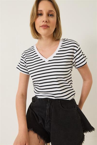 Kadın V Yaka Çizgili Rahat Kalıp Basic T-Shirt 60283205 - Siyah-Beyaz