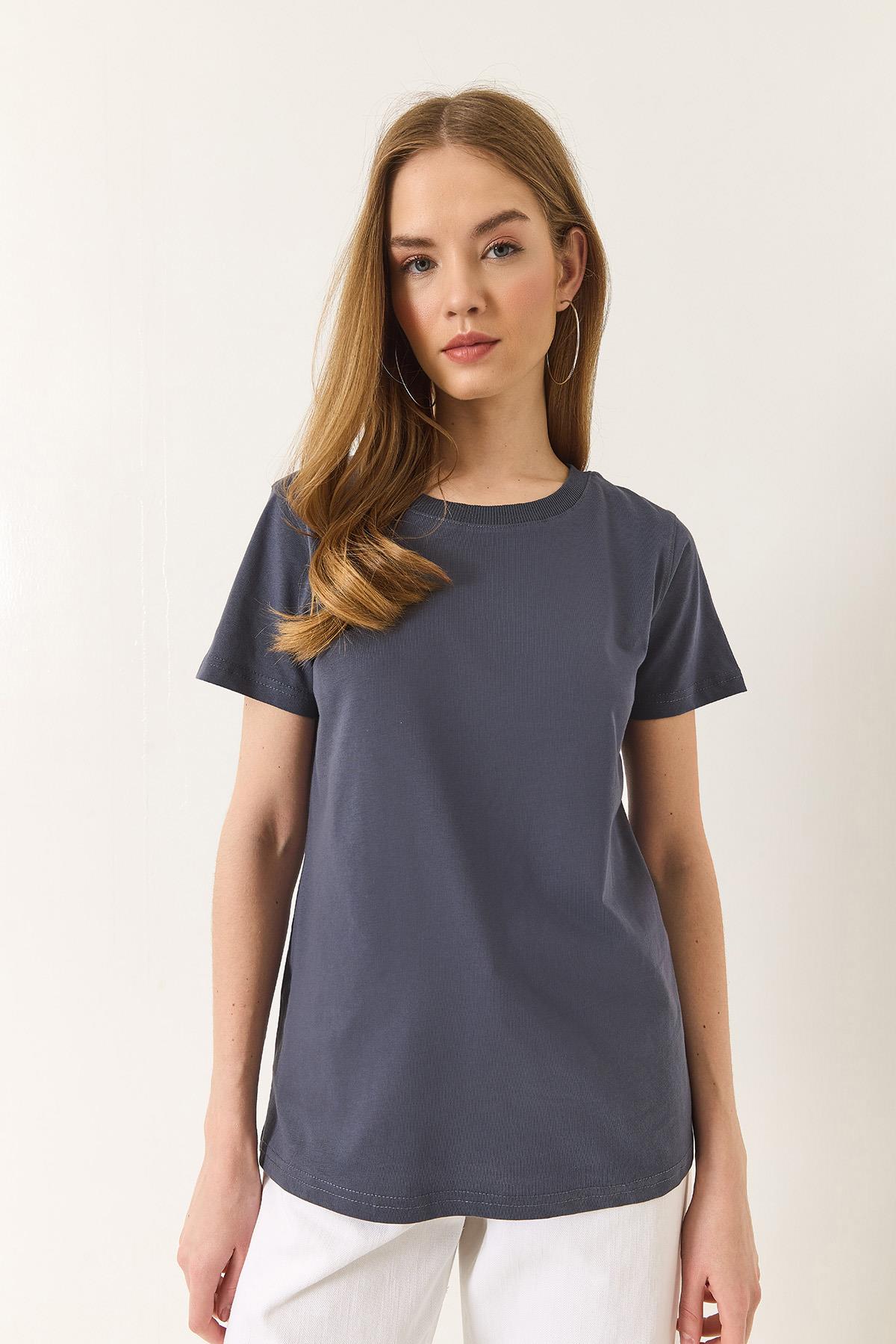 Kadın %100 Organik Pamuklu Comfort Fit Arkası Uzun Basic T-shirt 60602049 - Antrasit · 2