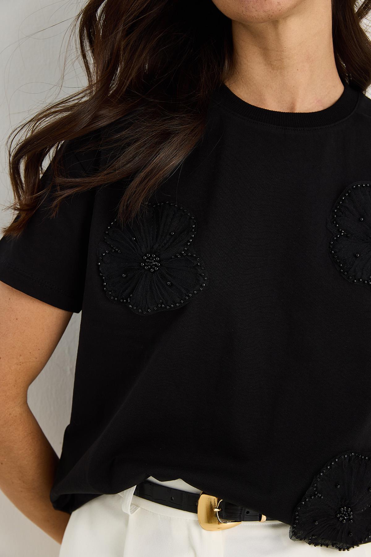 Bisiklet Yaka Çiçek Aksesuarlı Kısa Kollu T-Shirt 60602060 - Siyah · 6