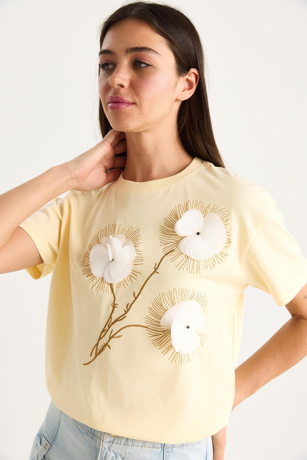 Kadın Bisiklet Yaka Kısa Kollu Nakışlı Kabartma Aksesuarlı T-Shirt 60602024 - Tereyağ · 4