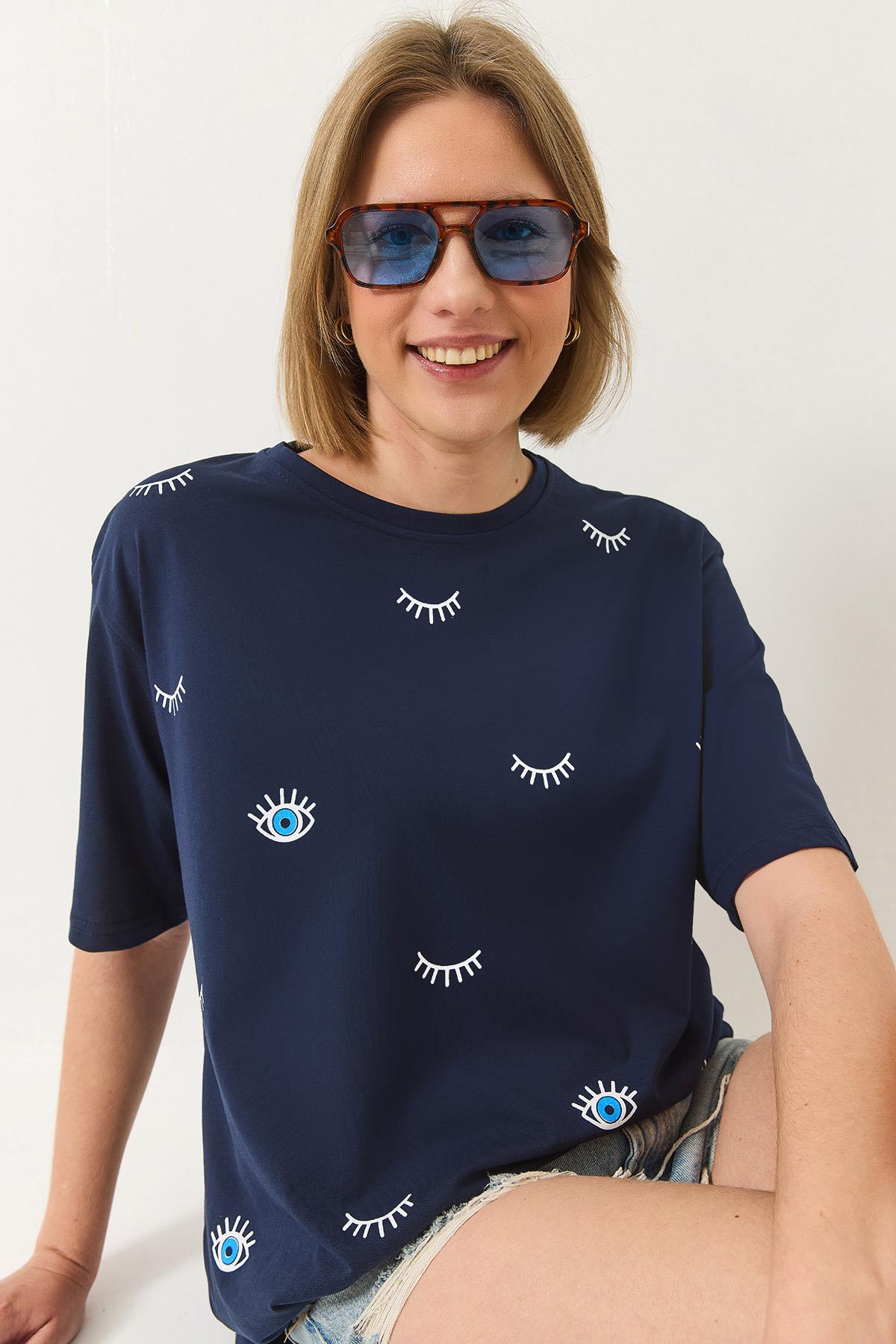 Kadın Göz Baskılı Kısa Kollu Pamuklu Oversize T-Shirt 60283184 - Lacivert · 2