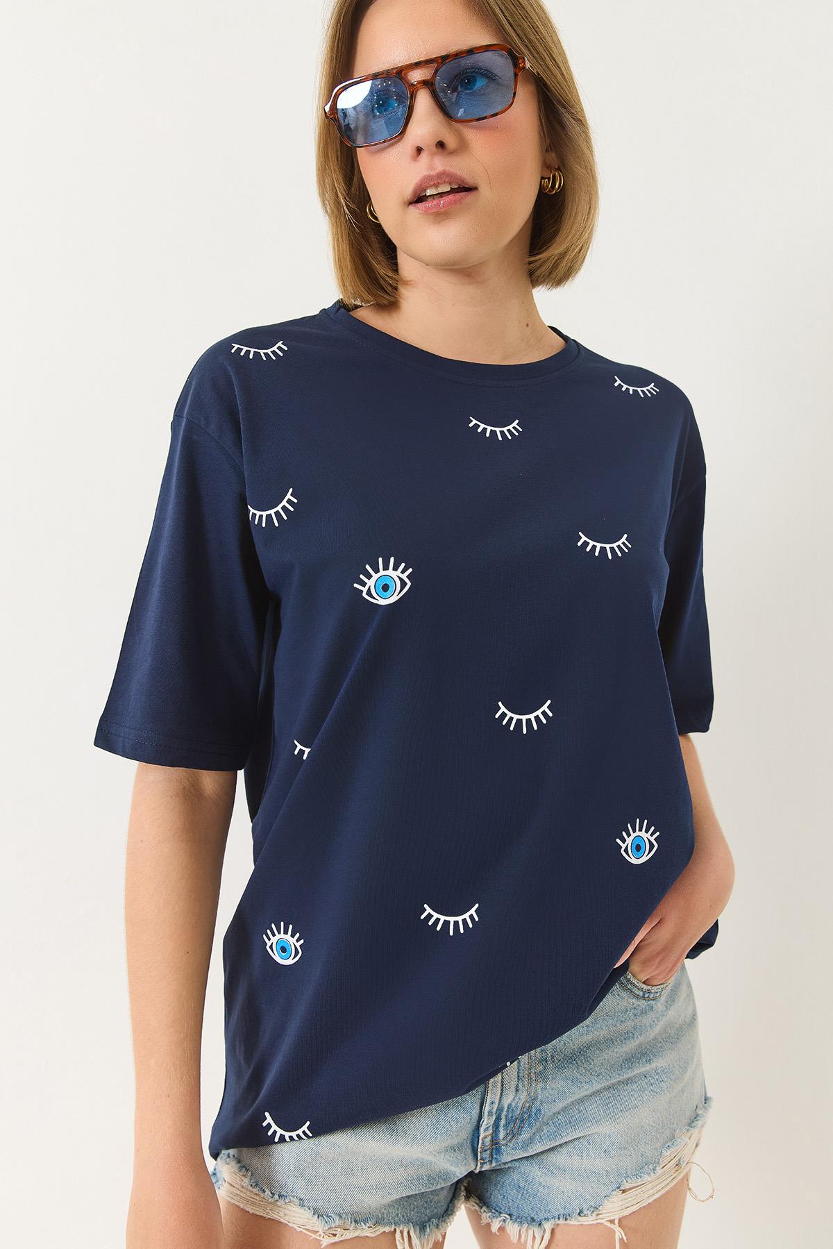 Kadın Göz Baskılı Kısa Kollu Pamuklu Oversize T-Shirt 60283184 - Lacivert · 5