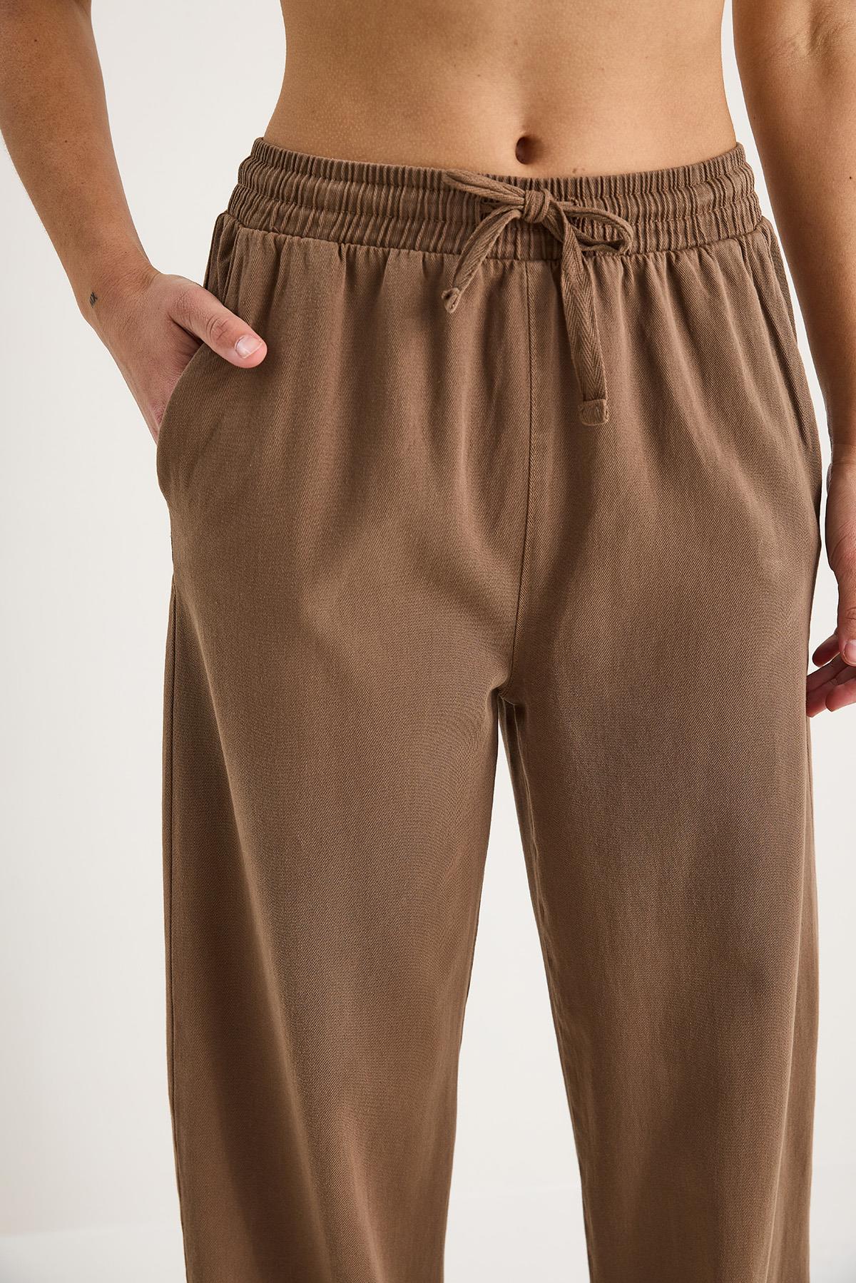 Kadın Beli Lastikli Paça Detaylı Palazzo Kalıp Pamuk Gabardin Yazlık Pantolon 60283323 - Kahve · 5