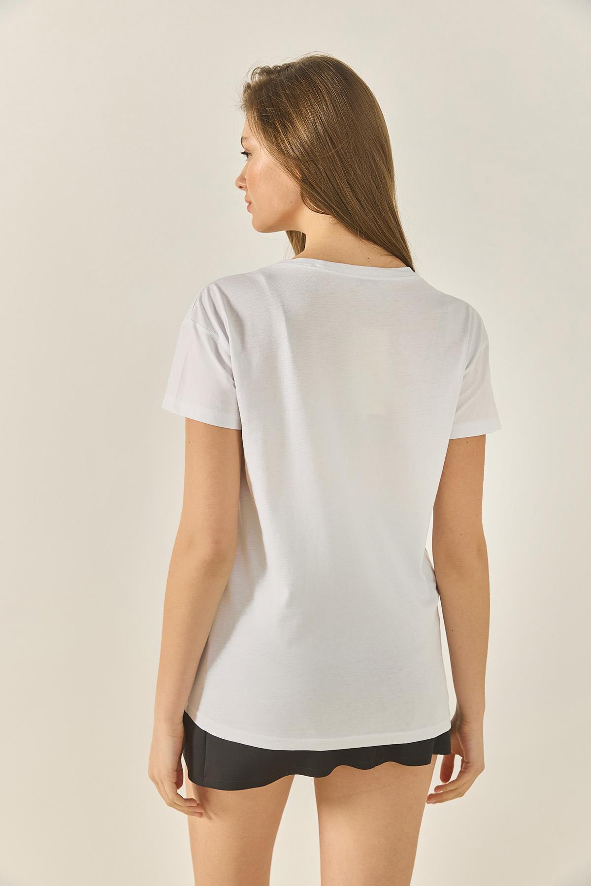 Kadın Bisiklet Yaka Taş Baskılı Leopar Detaylı Normal Kalıp Pamuklu T-Shirt 1844 60283286 - Beyaz · 6