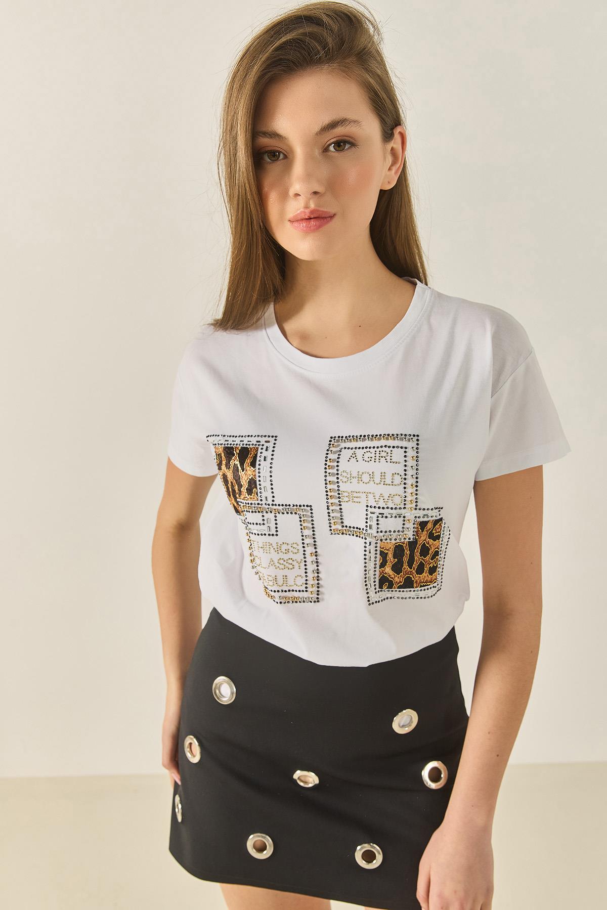 Kadın Bisiklet Yaka Taş Baskılı Leopar Detaylı Normal Kalıp Pamuklu T-Shirt 1844 60283286 - Beyaz · 3