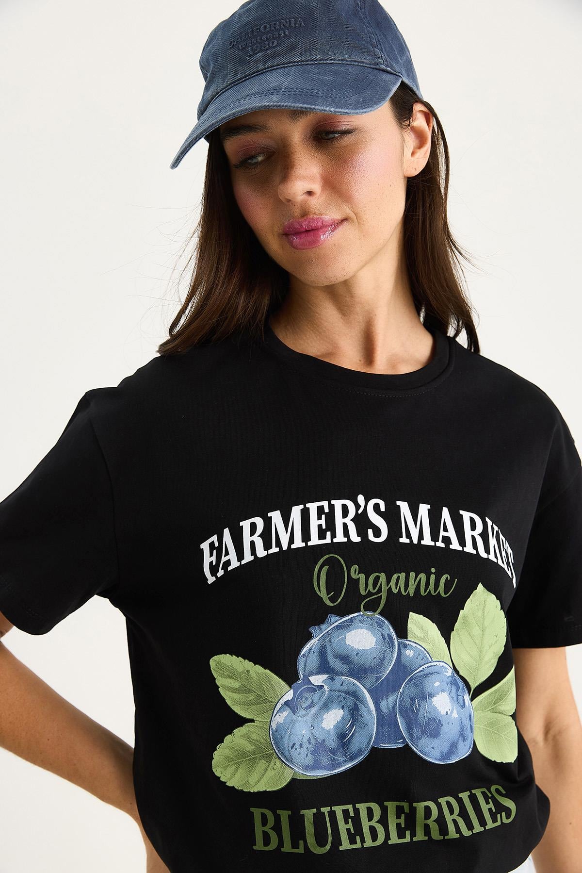 Kadın Blueberries Baskılı Bisiklet Yaka %100 Pamuklu T-Shirt 6702 60283451 - Siyah · 6